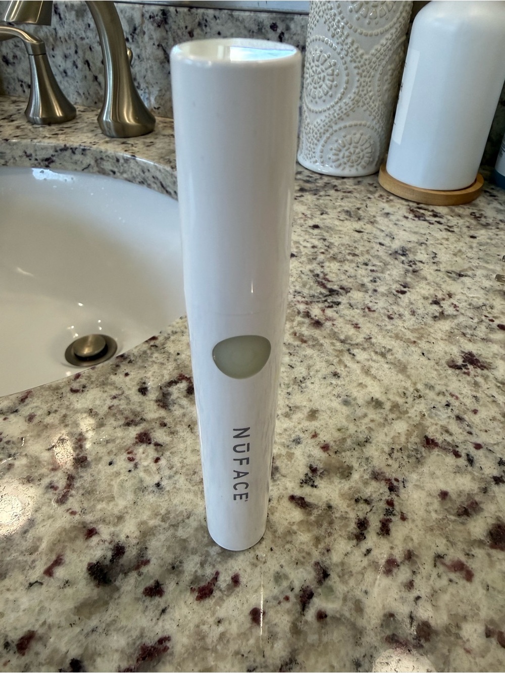 NuFACE FIX Micro wand Eye Lip Line Smoothing Device Microcurrent